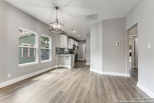 Image 7 of 25 For 743 Avant