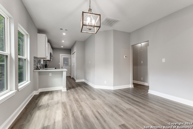 Image 8 of 25 For 743 Avant