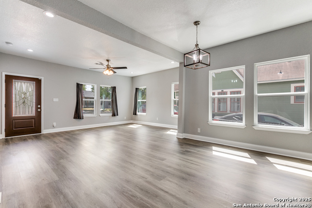 Image 9 of 25 For 743 Avant