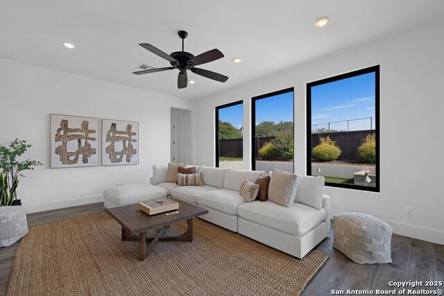 Listing photo id 13 for 3 Imperial Way