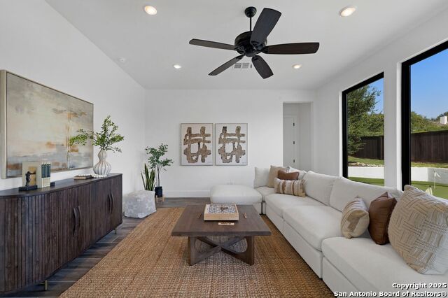 Listing photo id 15 for 3 Imperial Way