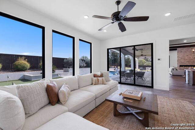 Listing photo id 16 for 3 Imperial Way