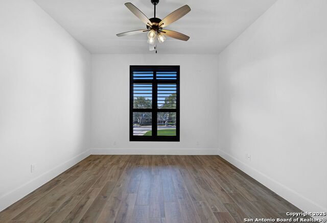 Listing photo id 17 for 3 Imperial Way