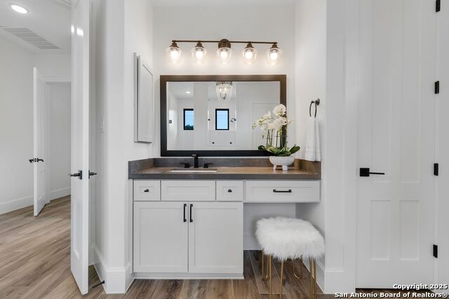 Listing photo id 28 for 3 Imperial Way