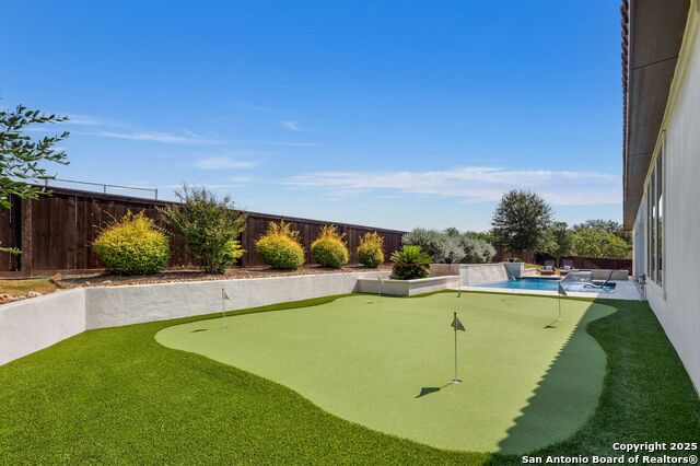 Listing photo id 39 for 3 Imperial Way