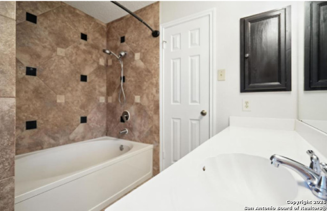 Image 10 of 17 For 2802 Redrock Trail Ne