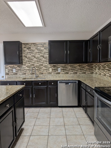 Image 2 of 17 For 2802 Redrock Trail Ne