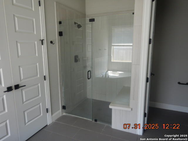 Listing photo id 8 for 6951 Hallie Loop