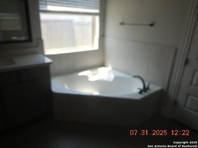 Listing photo id 9 for 6951 Hallie Loop