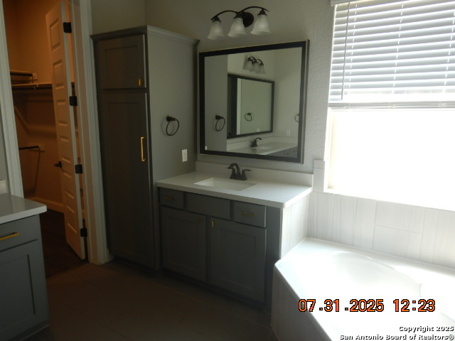 Listing photo id 10 for 6951 Hallie Loop