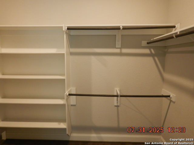Listing photo id 11 for 6951 Hallie Loop