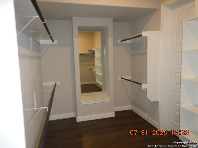 Listing photo id 12 for 6951 Hallie Loop