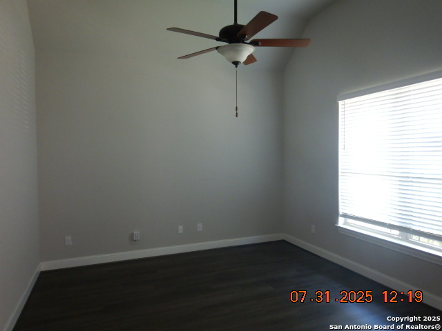 Listing photo id 13 for 6951 Hallie Loop