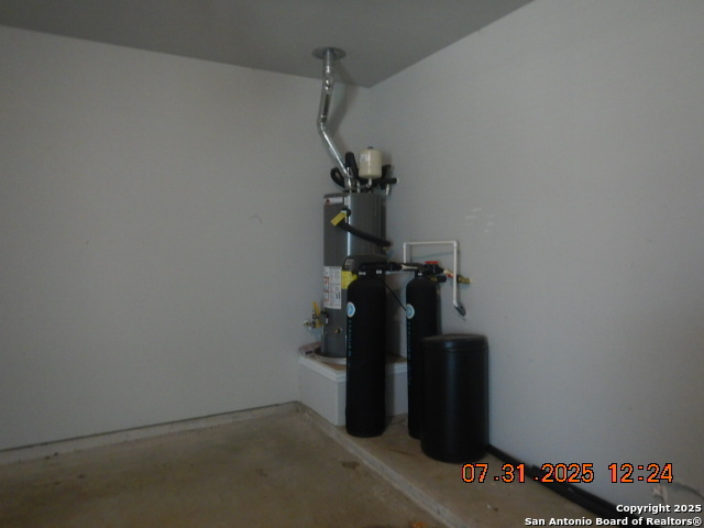 Listing photo id 17 for 6951 Hallie Loop