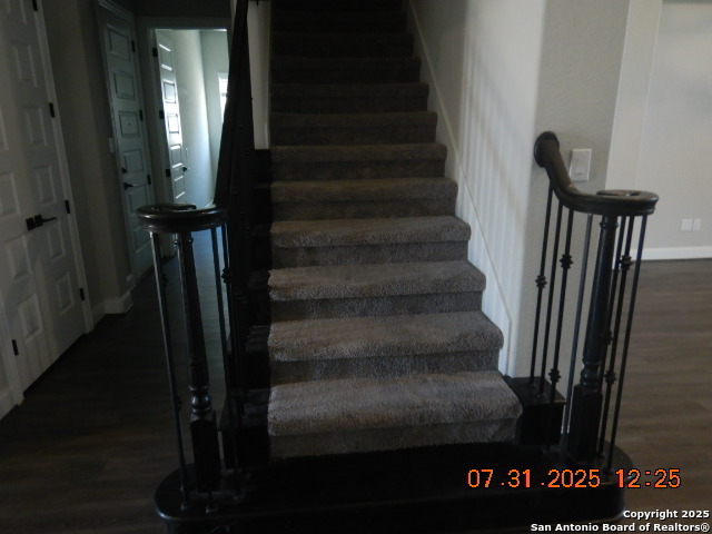 Listing photo id 19 for 6951 Hallie Loop