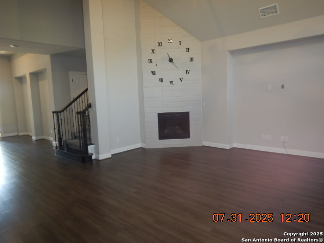Listing photo id 2 for 6951 Hallie Loop