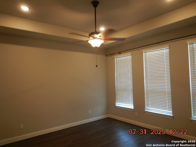 Listing photo id 6 for 6951 Hallie Loop