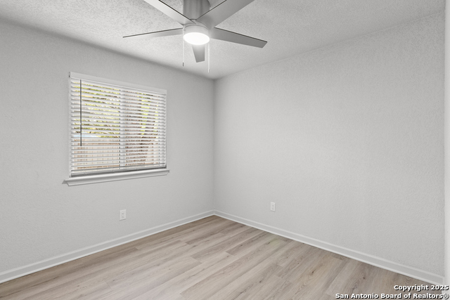 Image 11 of 25 For 15519 Knollglade