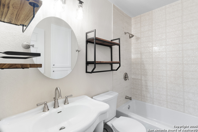 Image 13 of 25 For 15519 Knollglade