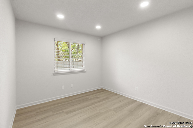 Image 18 of 25 For 15519 Knollglade