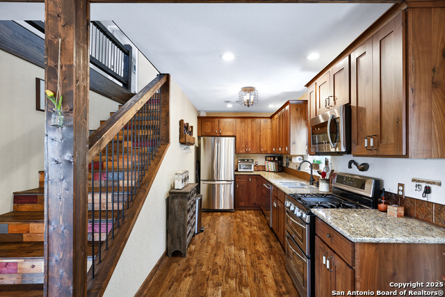 Listing photo id 12 for 776 County Road 270