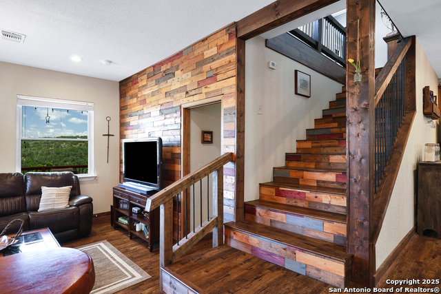 Listing photo id 15 for 776 County Road 270