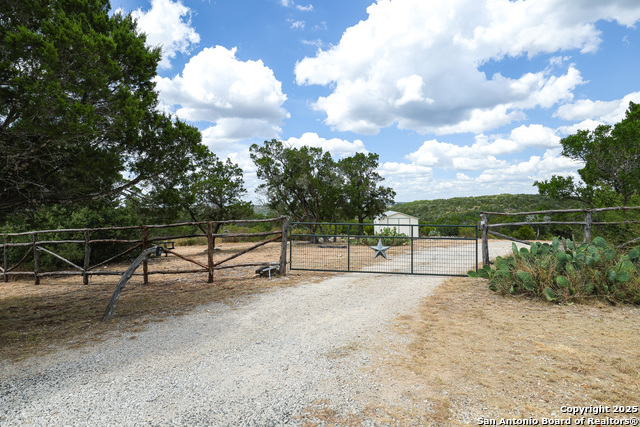 Listing photo id 31 for 776 County Road 270