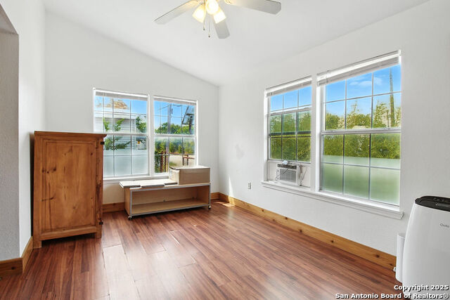 Image 21 of 37 For 1710 Presa St S