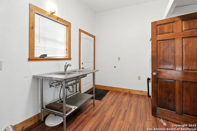 Image 24 of 37 For 1710 Presa St S