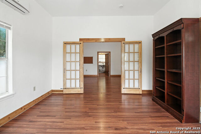 Image 28 of 37 For 1710 Presa St S