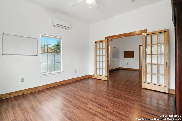 Image 30 of 37 For 1710 Presa St S