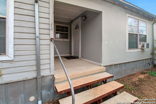 Image 6 of 37 For 1710 Presa St S