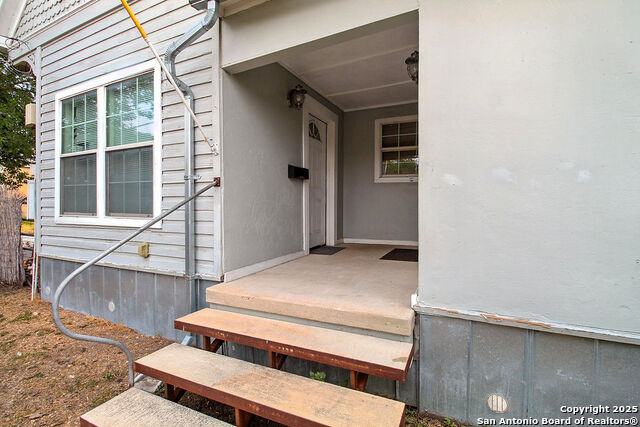 Image 7 of 37 For 1710 Presa St S