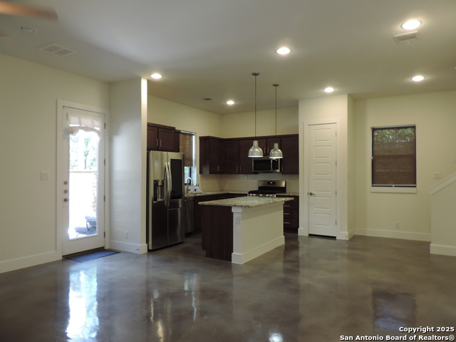 Image 10 of 33 For 425 Mistletoe Ave E 400