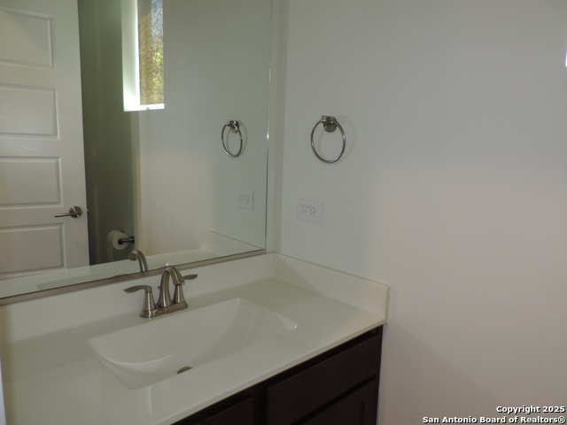 Image 11 of 33 For 425 Mistletoe Ave E 400