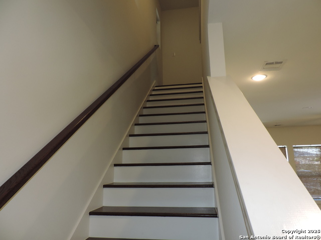 Image 12 of 33 For 425 Mistletoe Ave E 400