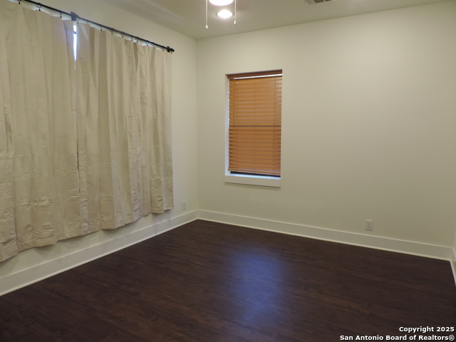 Image 13 of 33 For 425 Mistletoe Ave E 400