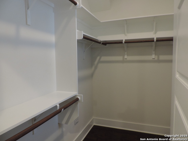 Image 14 of 33 For 425 Mistletoe Ave E 400