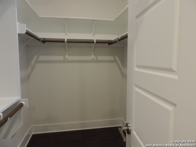 Image 15 of 33 For 425 Mistletoe Ave E 400