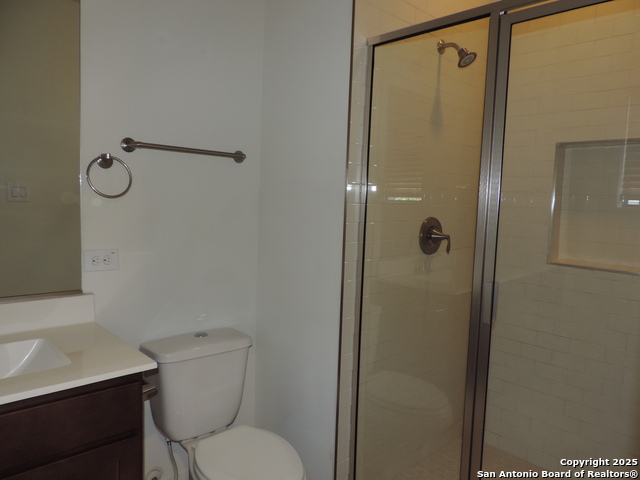 Image 16 of 33 For 425 Mistletoe Ave E 400