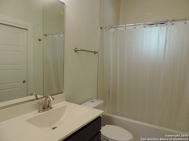 Image 21 of 33 For 425 Mistletoe Ave E 400