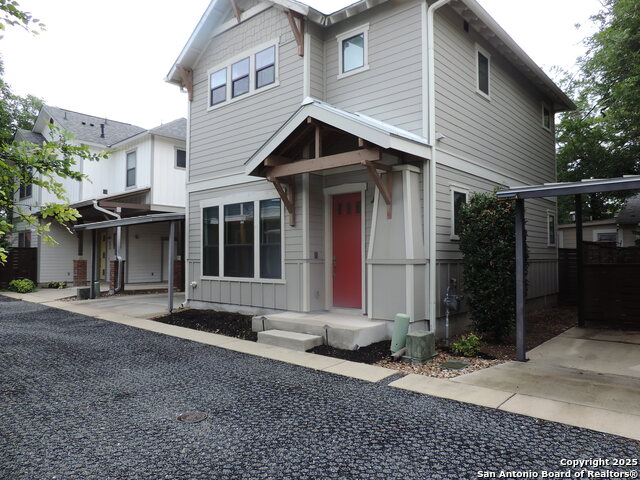 Image 25 of 33 For 425 Mistletoe Ave E 400