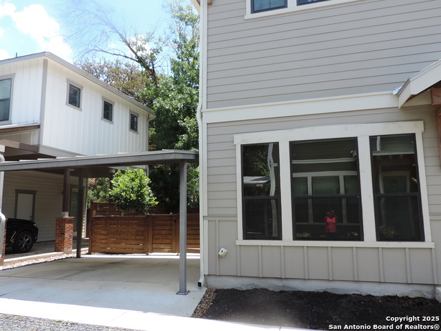 Image 29 of 33 For 425 Mistletoe Ave E 400