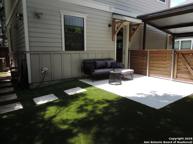 Image 30 of 33 For 425 Mistletoe Ave E 400