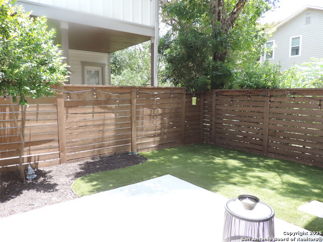 Image 31 of 33 For 425 Mistletoe Ave E 400