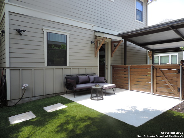 Image 32 of 33 For 425 Mistletoe Ave E 400