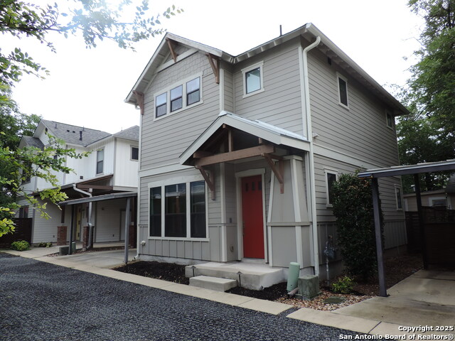 Image 4 of 33 For 425 Mistletoe Ave E 400