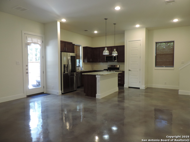 Image 7 of 33 For 425 Mistletoe Ave E 400