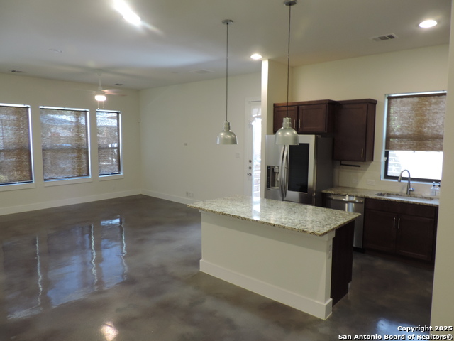 Image 8 of 33 For 425 Mistletoe Ave E 400