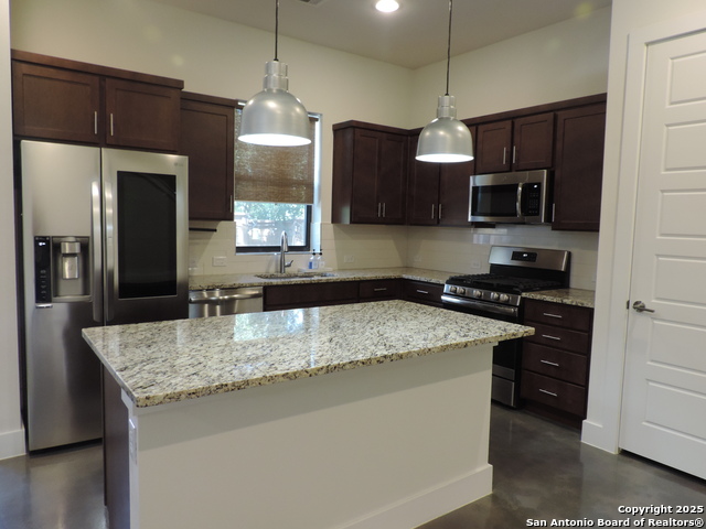 Image 9 of 33 For 425 Mistletoe Ave E 400